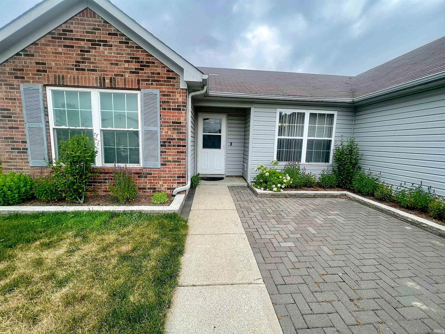 1078 Springwater Rd photo 1