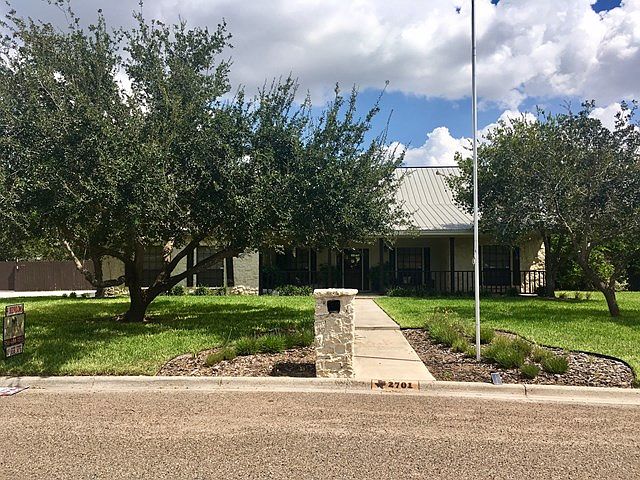 1st image of 2701 Woodland Dr