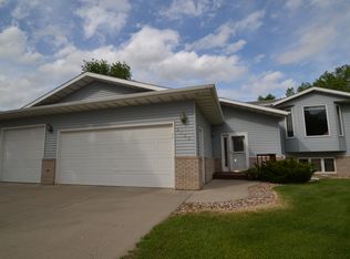 4722 Pintail Loop SE, Mandan, ND 58554