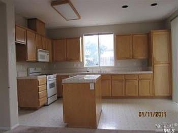 5th image of 825 Cedarcrest Dr