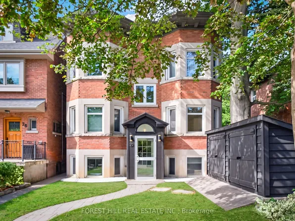 30 Pinewood Ave #D, Toronto, ON M6C 2V1