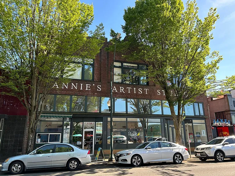 317 4th Ave E — Photo 3