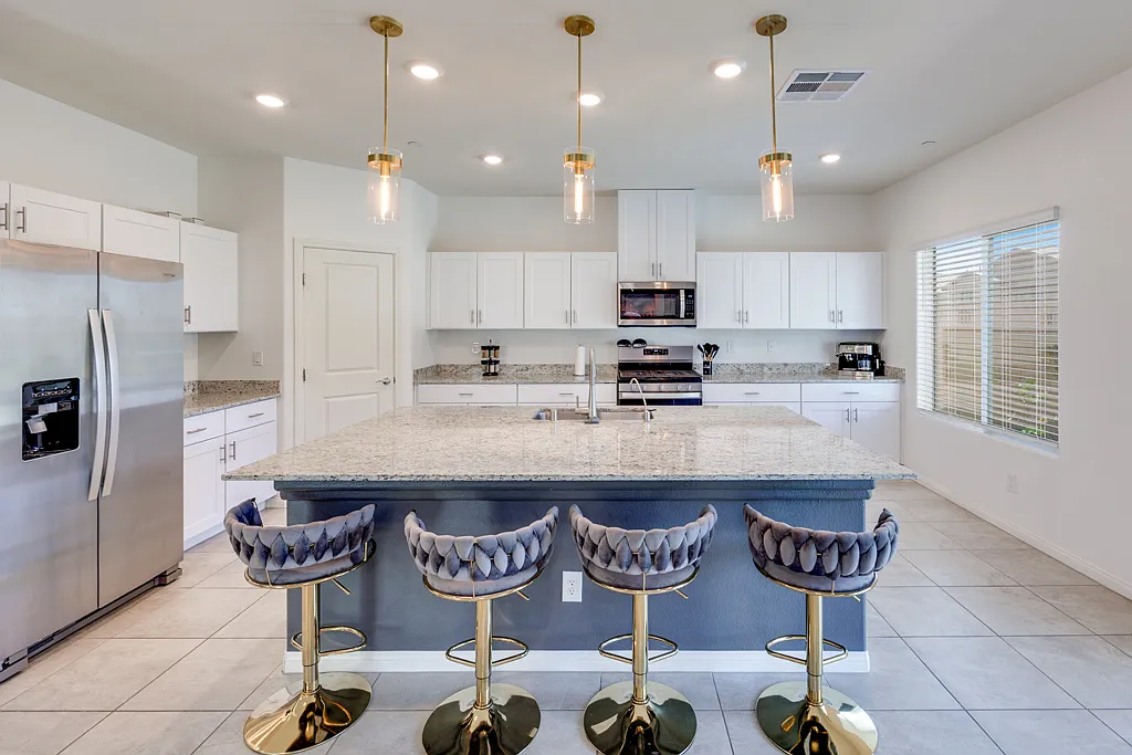 5 bed, 2904 sqft, $3,295 — Photo 1