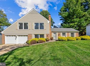 9013 Wandering Trail Dr, Potomac, MD 20854