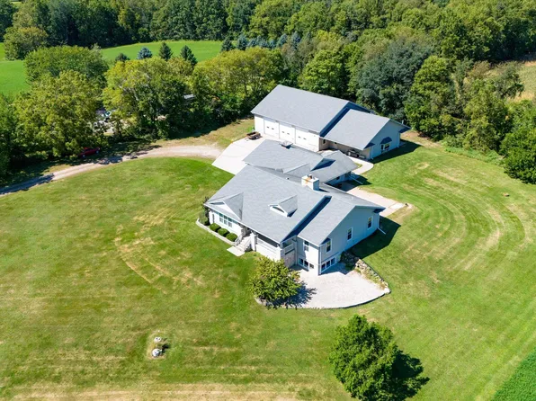 11928 W Spring Valley Cors, Janesville, WI 53548