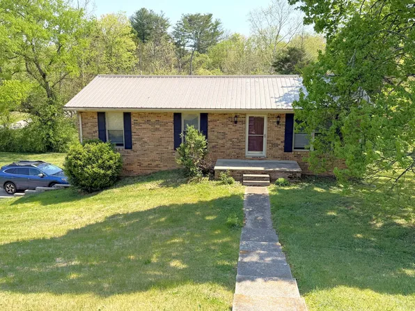 3900 Deerfield Rd, Knoxville, TN 37921