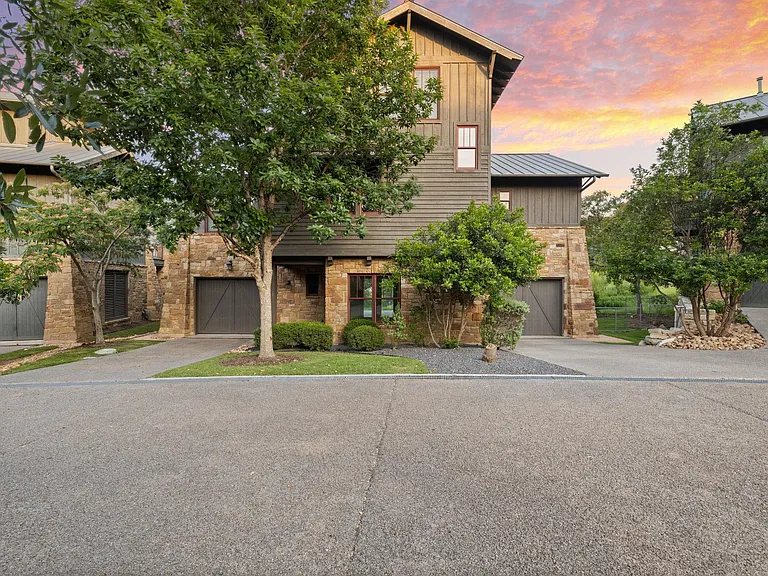 2217 Seabiscuit Cv #105 — Photo 4