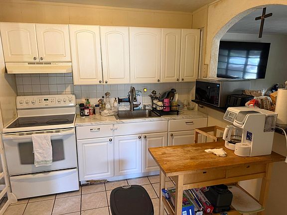 2nd image of 2640 NE 8th Terrace