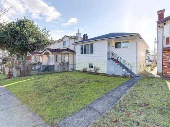 3416 Monmouth Ave, Vancouver, BC V5R 5R9
