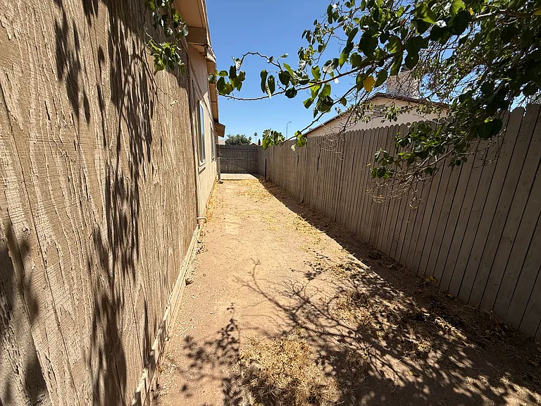 8318 W Fairmount Ave — Photo 15