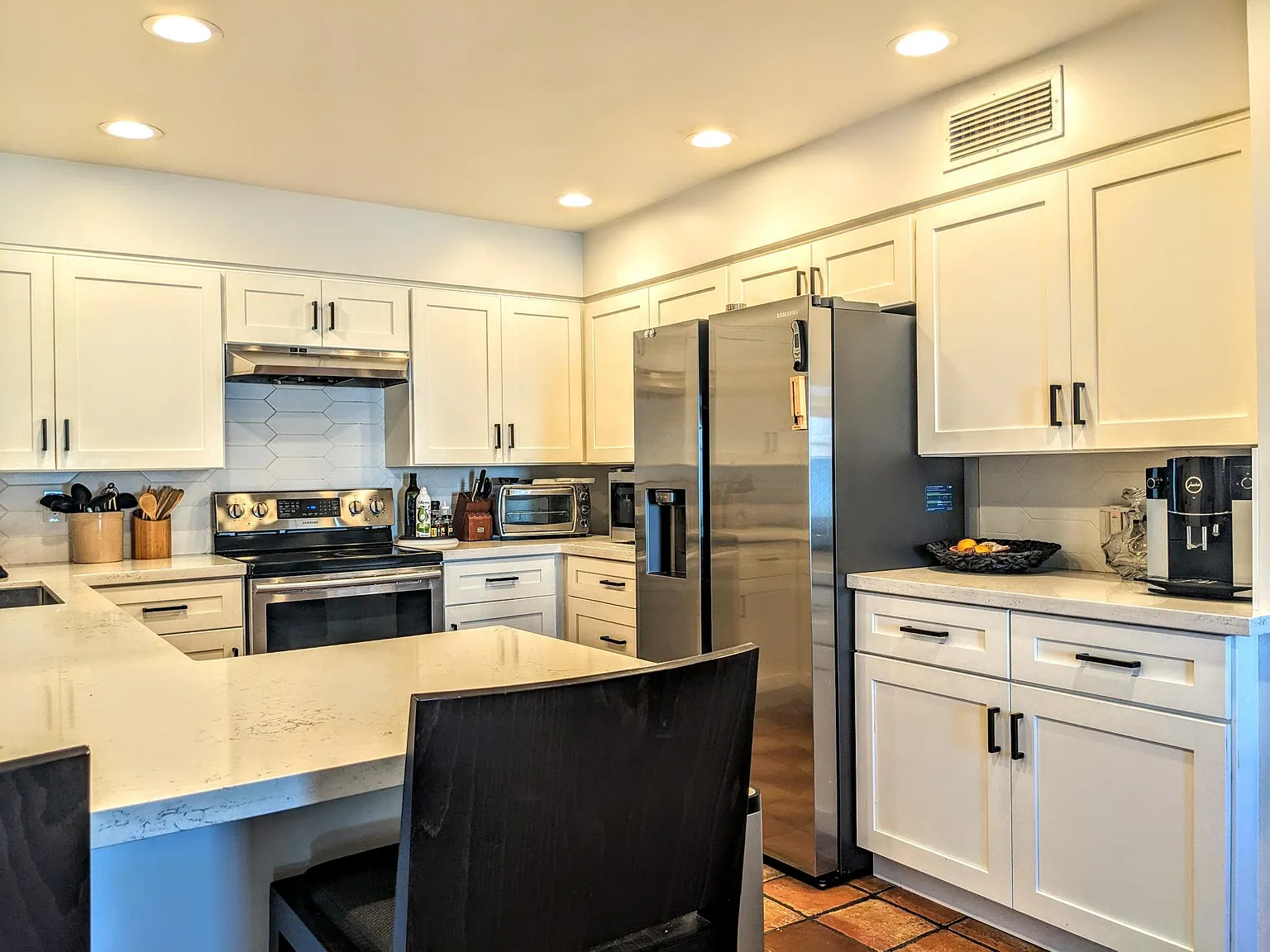 3 bed, 2.5 bath, 2340 sqft, $3,250 — Photo 4