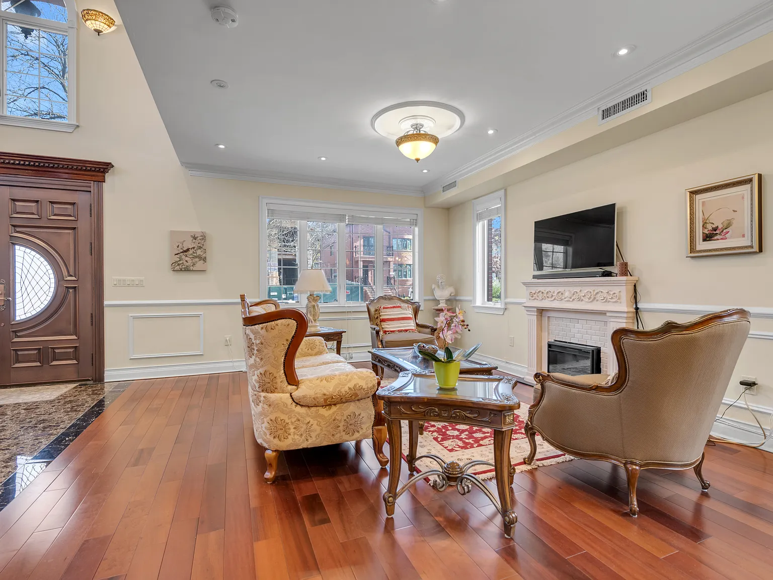 3 bed, 3.5 bath, 2100 sqft, $5,800 — Photo 4