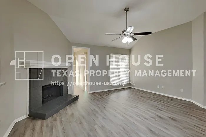 1115 Old Knoll Dr — Photo 6