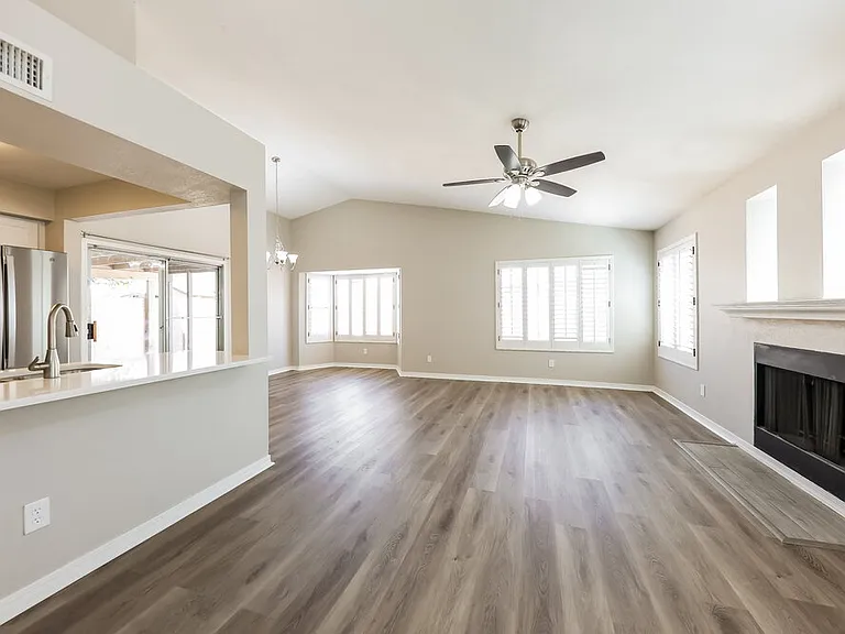8810 W Grovers Ave — Photo 3