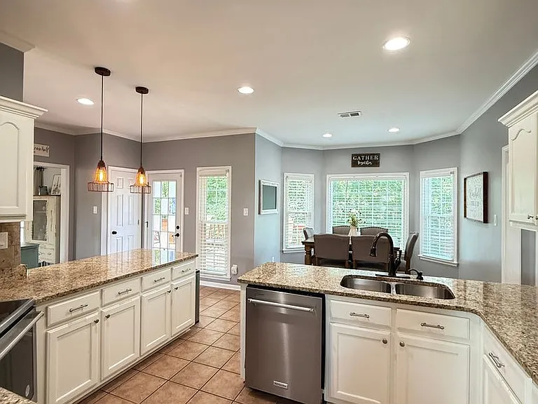 636 Sydney Bender Ln — Photo 6