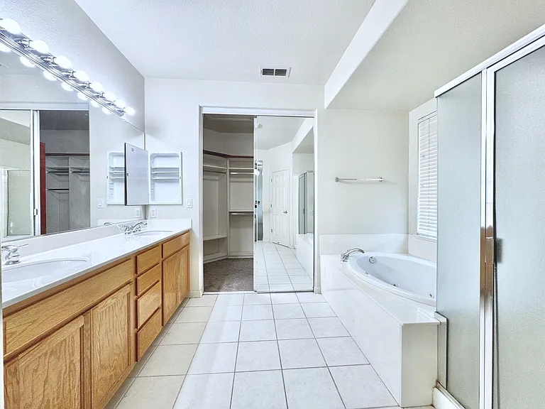 1207 Silverton Way — Photo 14