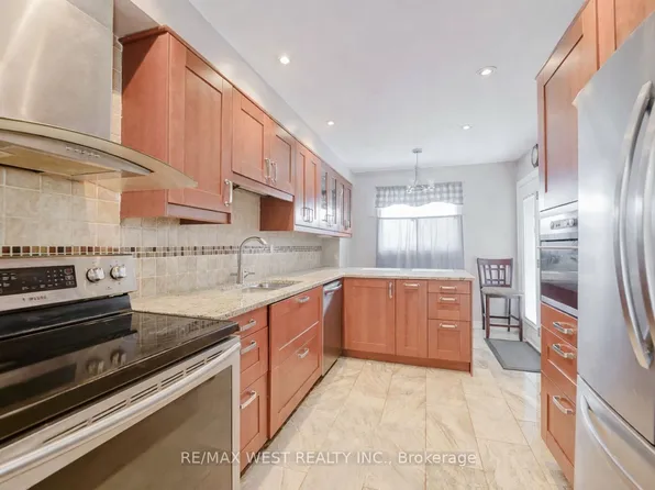 114 Courtlands Dr, Toronto, ON M1B 4M7