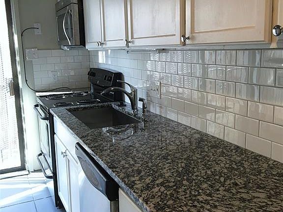 3rd image of 4900 El Campo Ave APT 4