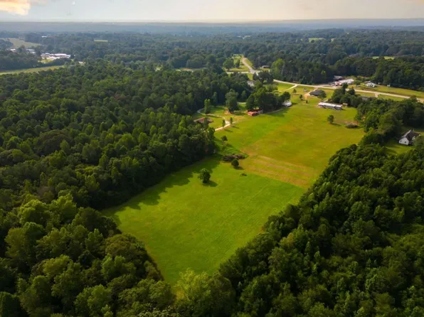 564 W Jonesville Rd, Bowdon, GA 30108