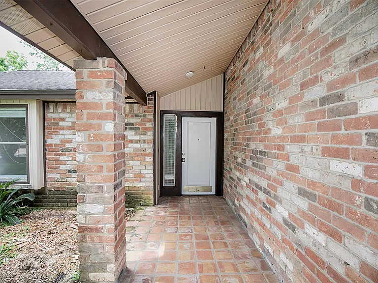 15106 Silverman St — Photo 3