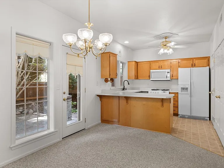 100 Jackson Creek Dr — Photo 8