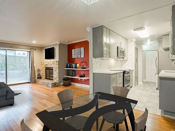 4th image of 9512 1st Ave NE APT 105