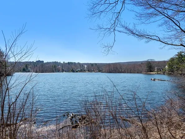 20 Waterford Dr #70, Worcester, MA 01602