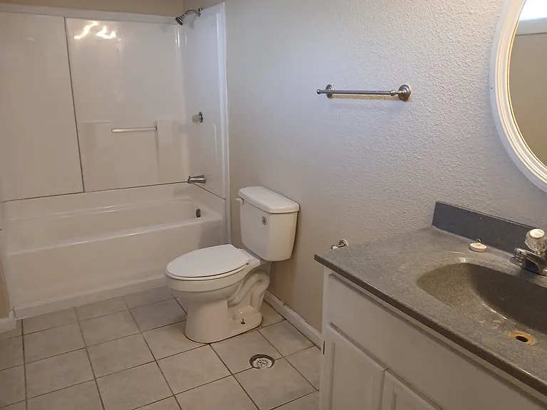 711C S Poplar St — Photo 13