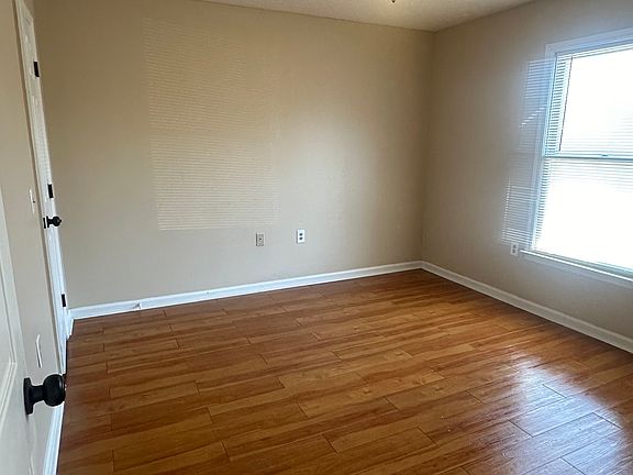 4th image of 230 Lanier Dr #B