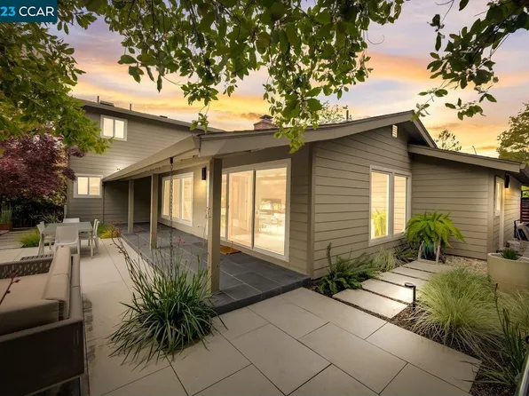 24 Carr Dr, Moraga, CA 94556