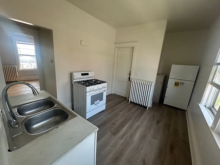 505-507 N Farrington Street — Photo 2