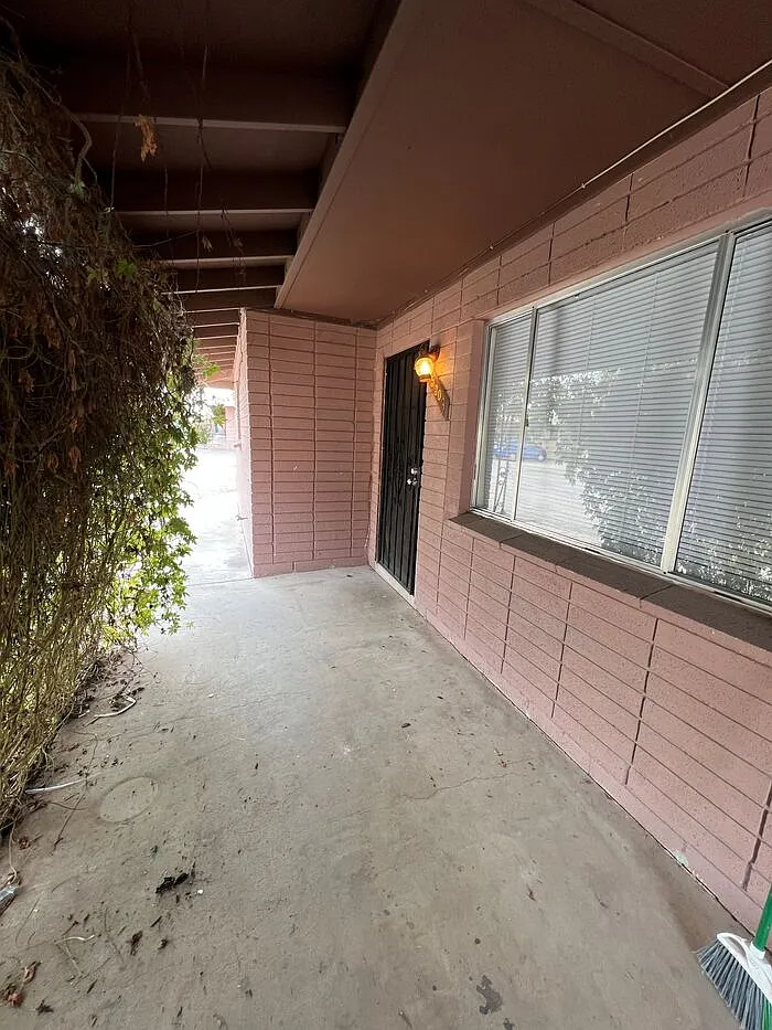 2 bed, 1.0 bath, 800 sqft, $900 — Photo 1