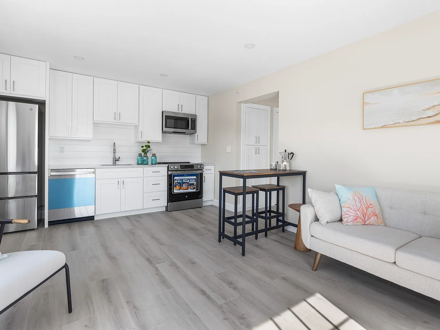 112 W Main St — Photo 4