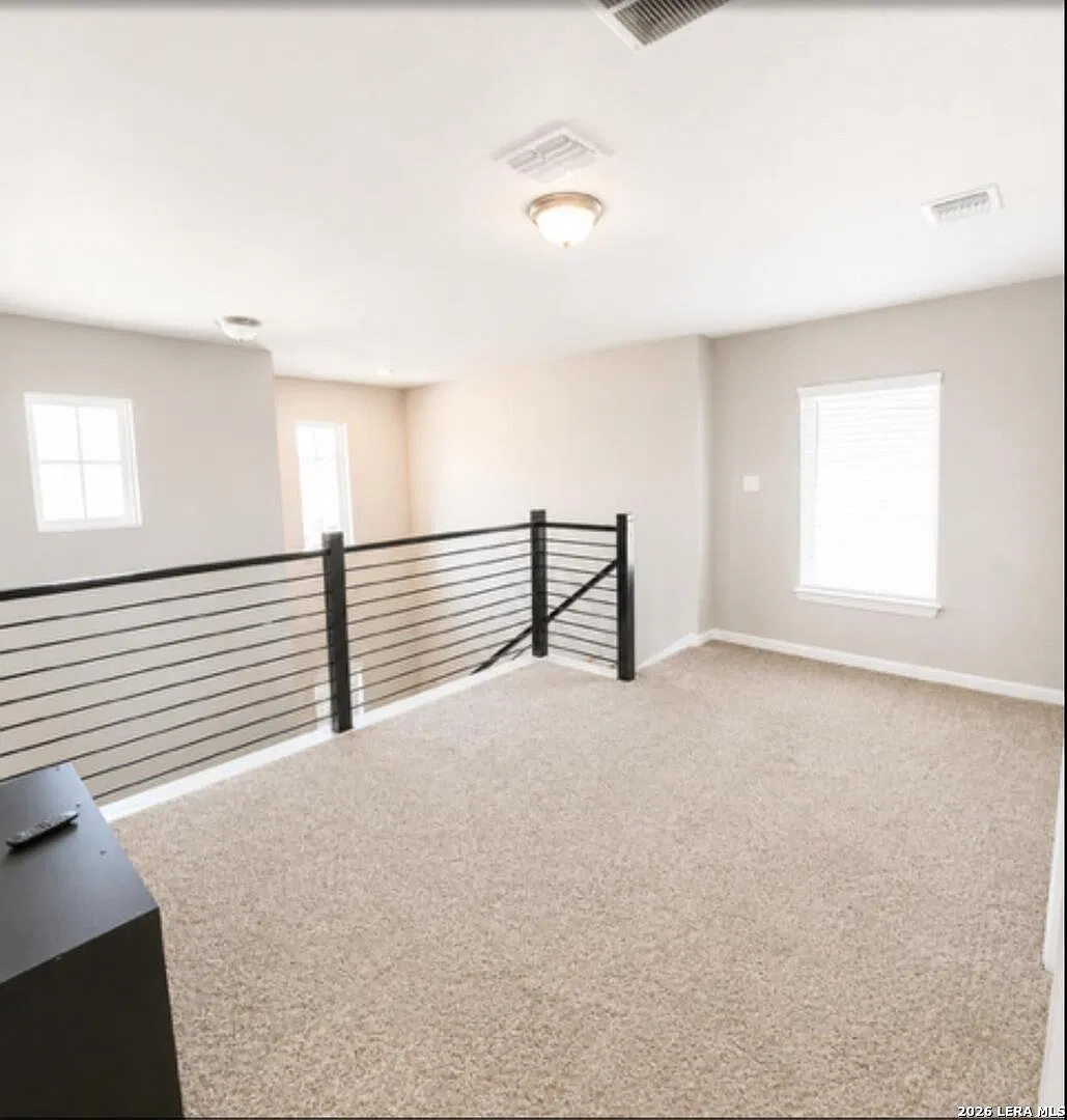 3 bed, 2.5 bath, 2184 sqft, $2,000 — Photo 4