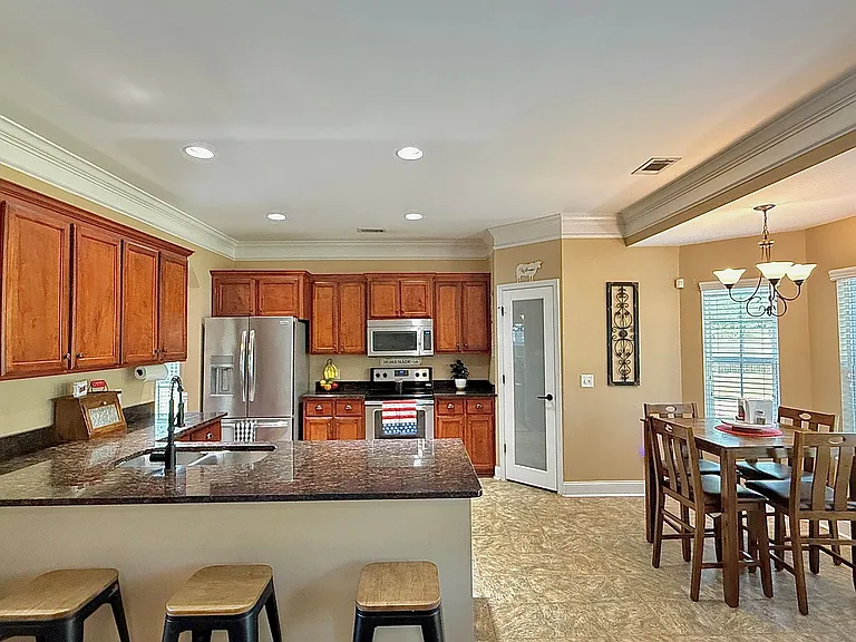 470 Briarcrest Dr NE — Photo 6