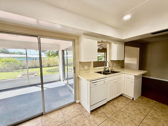 5th image of 612 N Coconut Avenue N