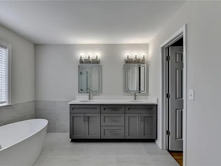 340 Waddington Trl — Photo 44