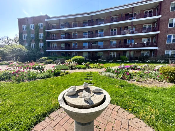 30-1 Brookside Dr #1J, Greenwich, CT 06831