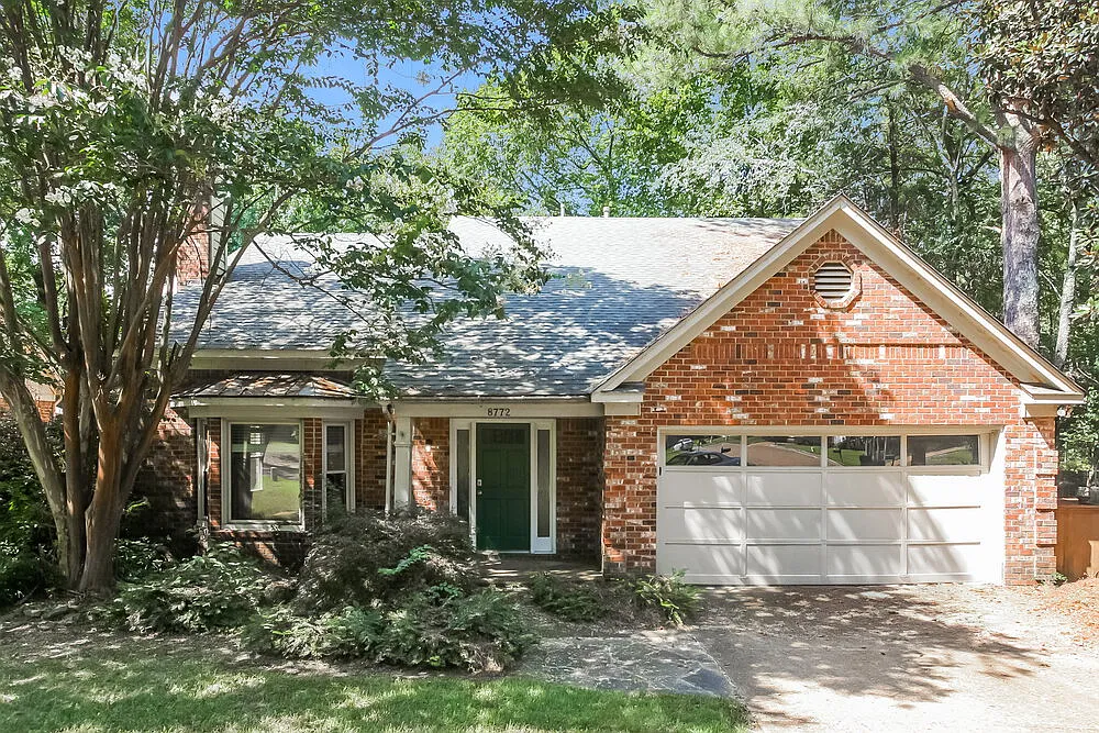 3 bed, 2.5 bath, 2226 sqft, $2,050 — Photo 1