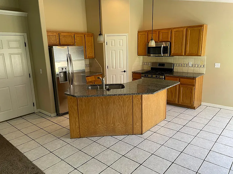 507 N 2310 E — Photo 2