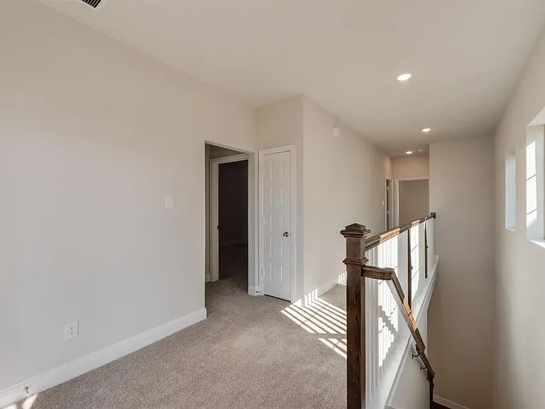 7005 Sunset Blvd — Photo 16