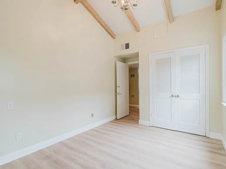 13405 Tiara St — Photo 32