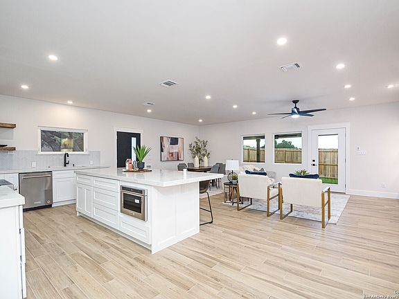 3rd image of 638 ROCKHILL DR