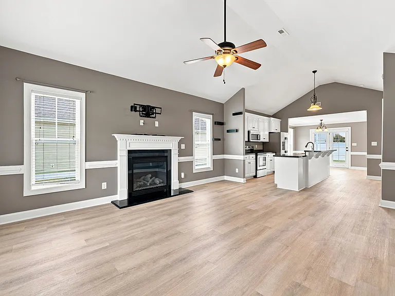 2517 Sawgrass Dr — Photo 4