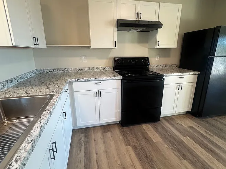 140 Masonic Ave — Photo 2