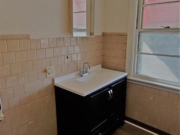 Bathroom Washer Dryer in Unit