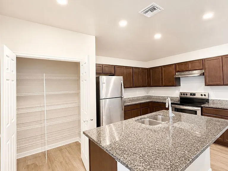 361 Greenbriar Blvd — Photo 3