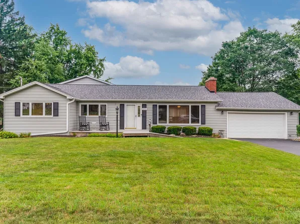 214 Millard Ave, Fox River Grove, IL 60021