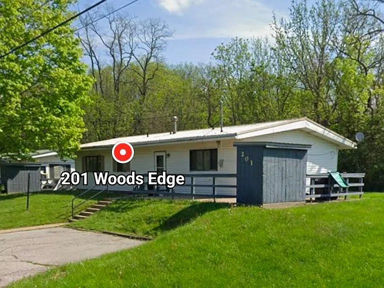 201 Woods Edge Ln — Photo 2
