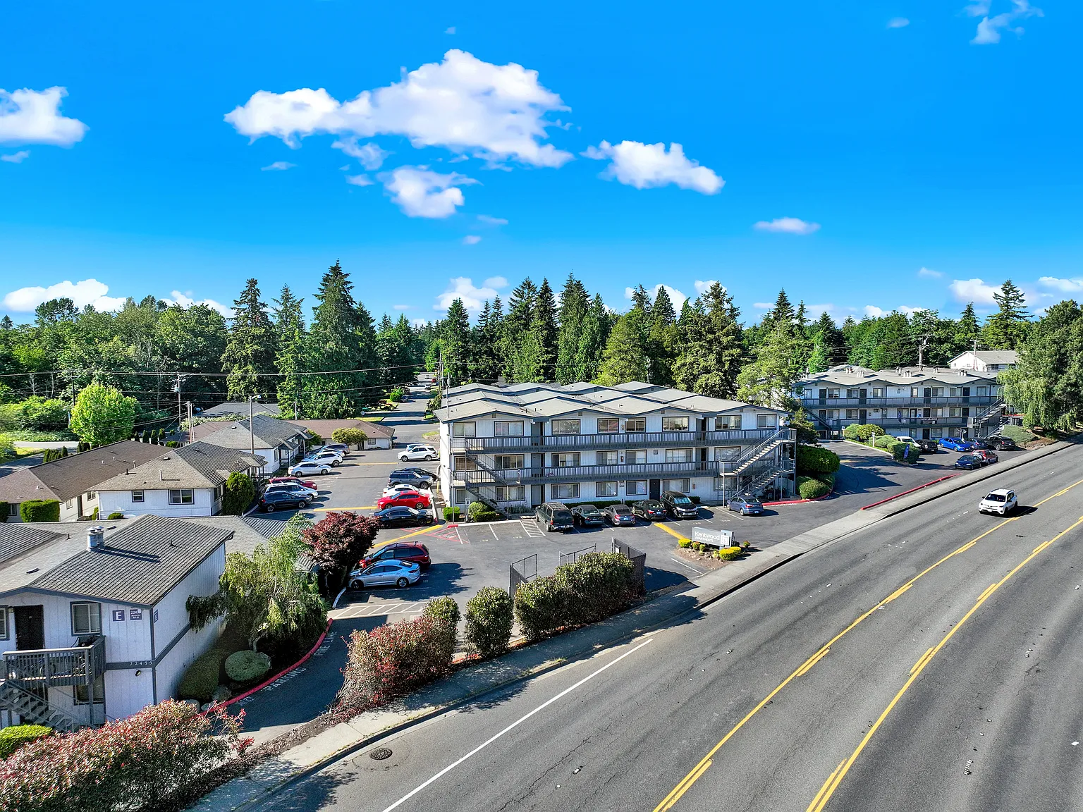 Kentwood Apartments — Photo 2